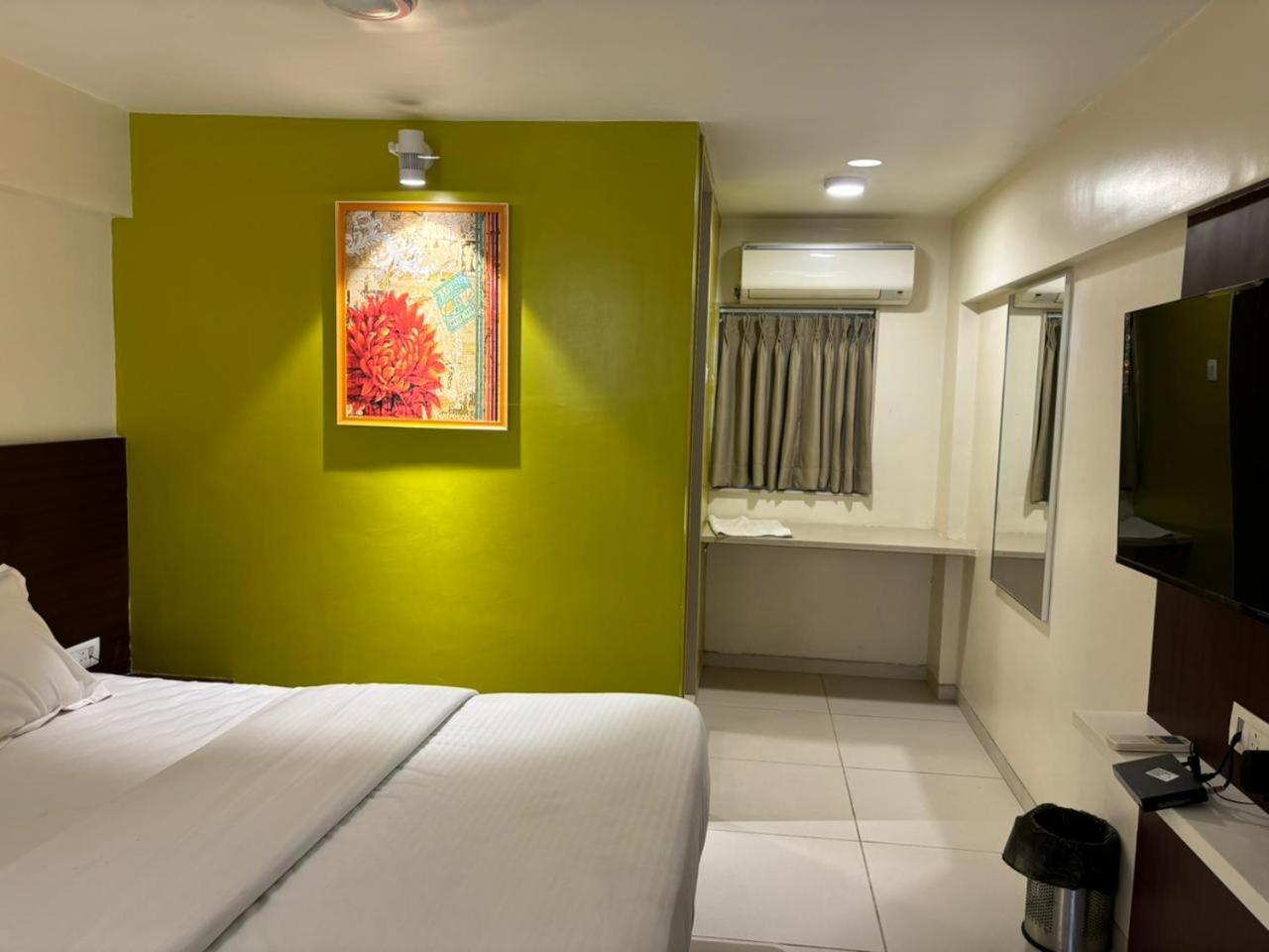 Hotel Haldi ナーシク エクステリア 写真