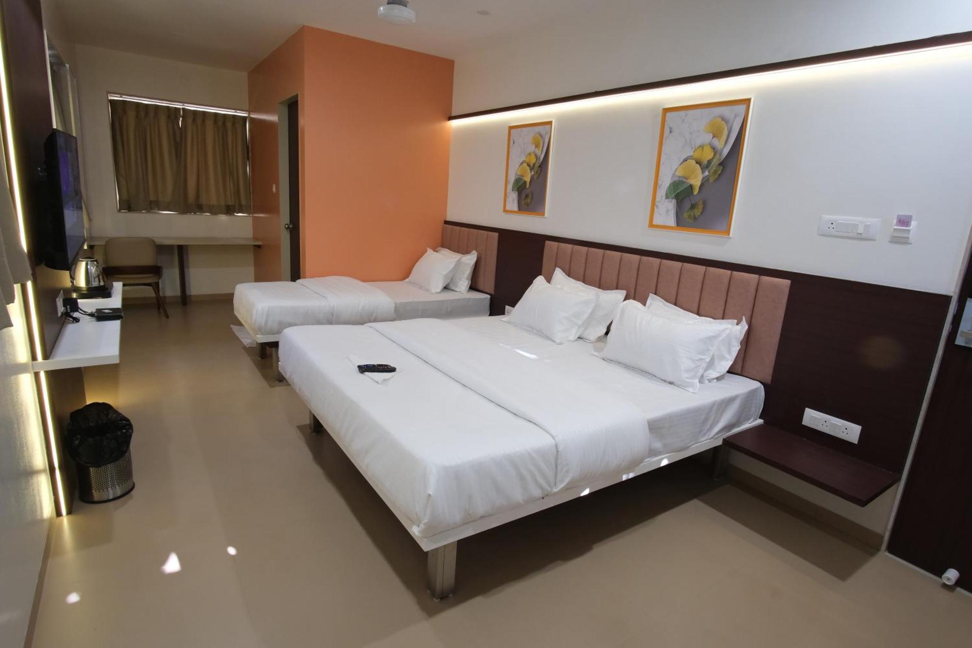 Hotel Haldi ナーシク エクステリア 写真