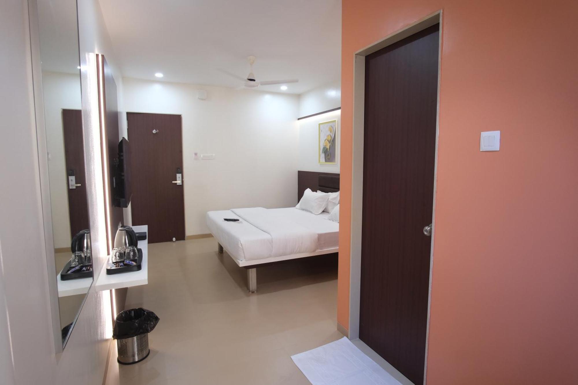 Hotel Haldi ナーシク エクステリア 写真