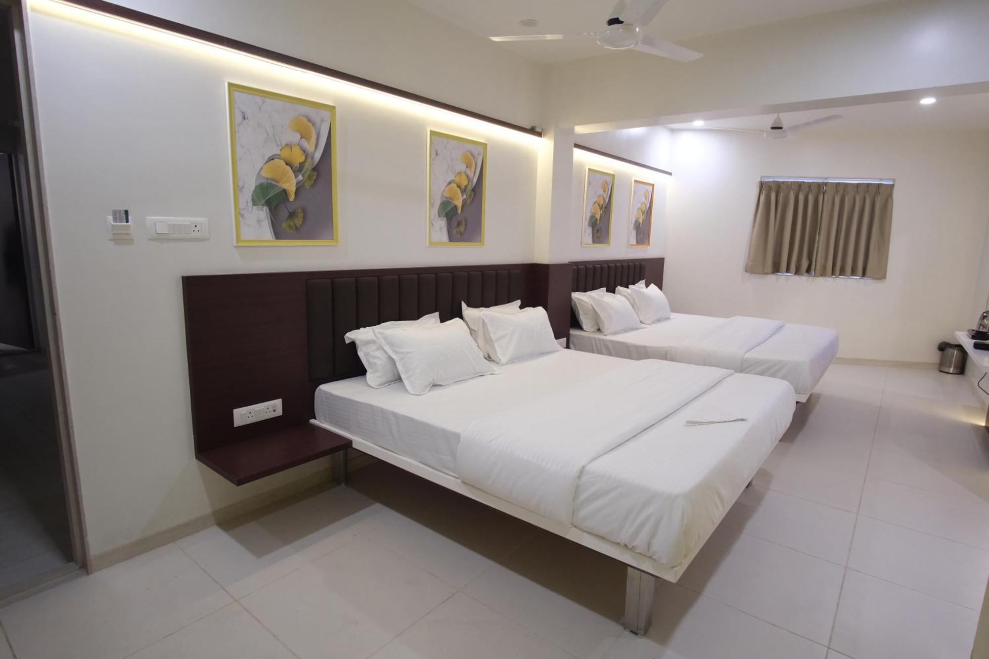 Hotel Haldi ナーシク エクステリア 写真