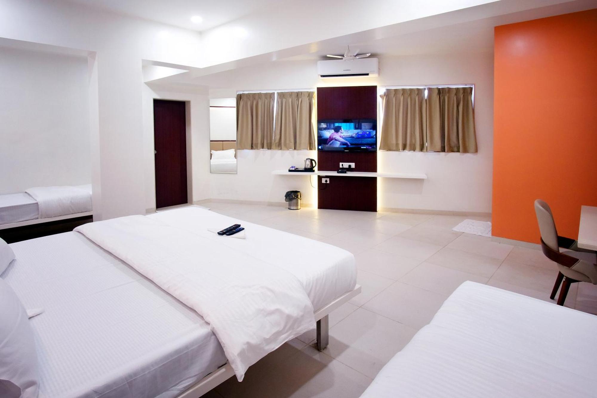 Hotel Haldi ナーシク エクステリア 写真