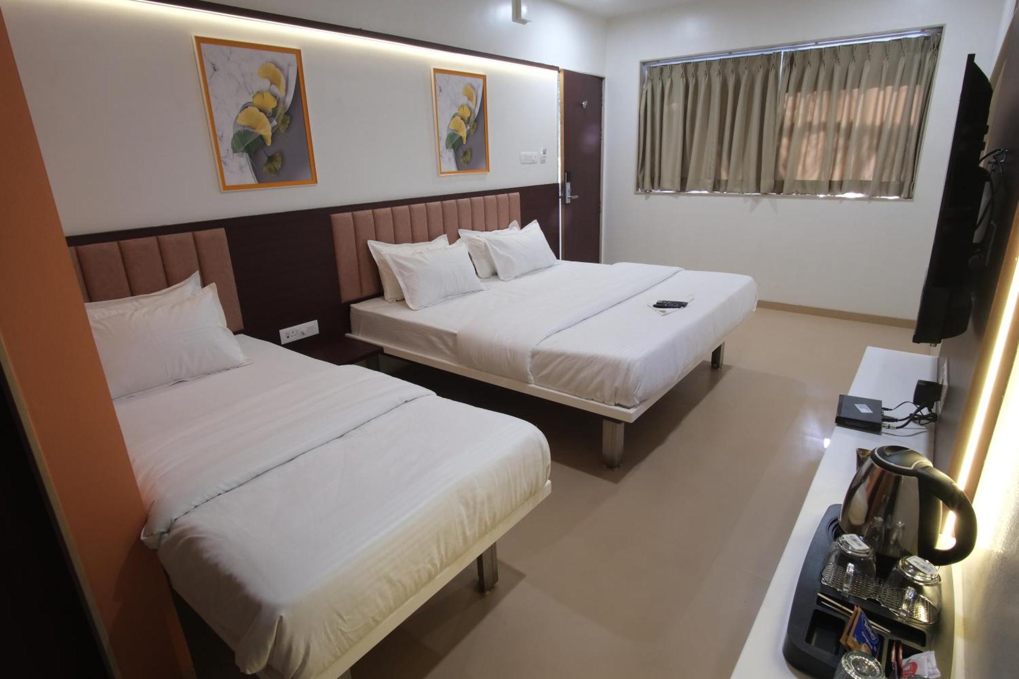 Hotel Haldi ナーシク エクステリア 写真