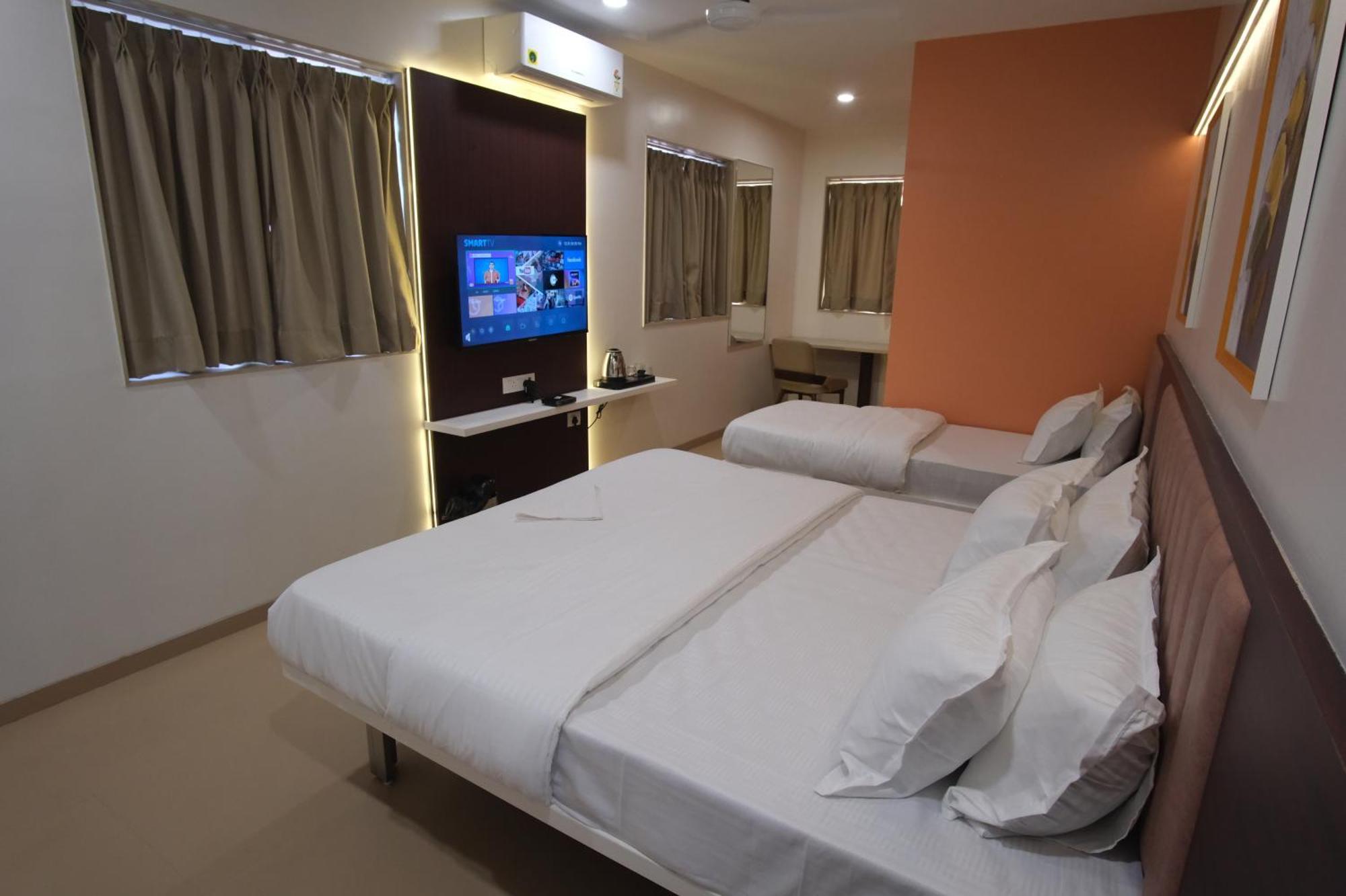Hotel Haldi ナーシク エクステリア 写真