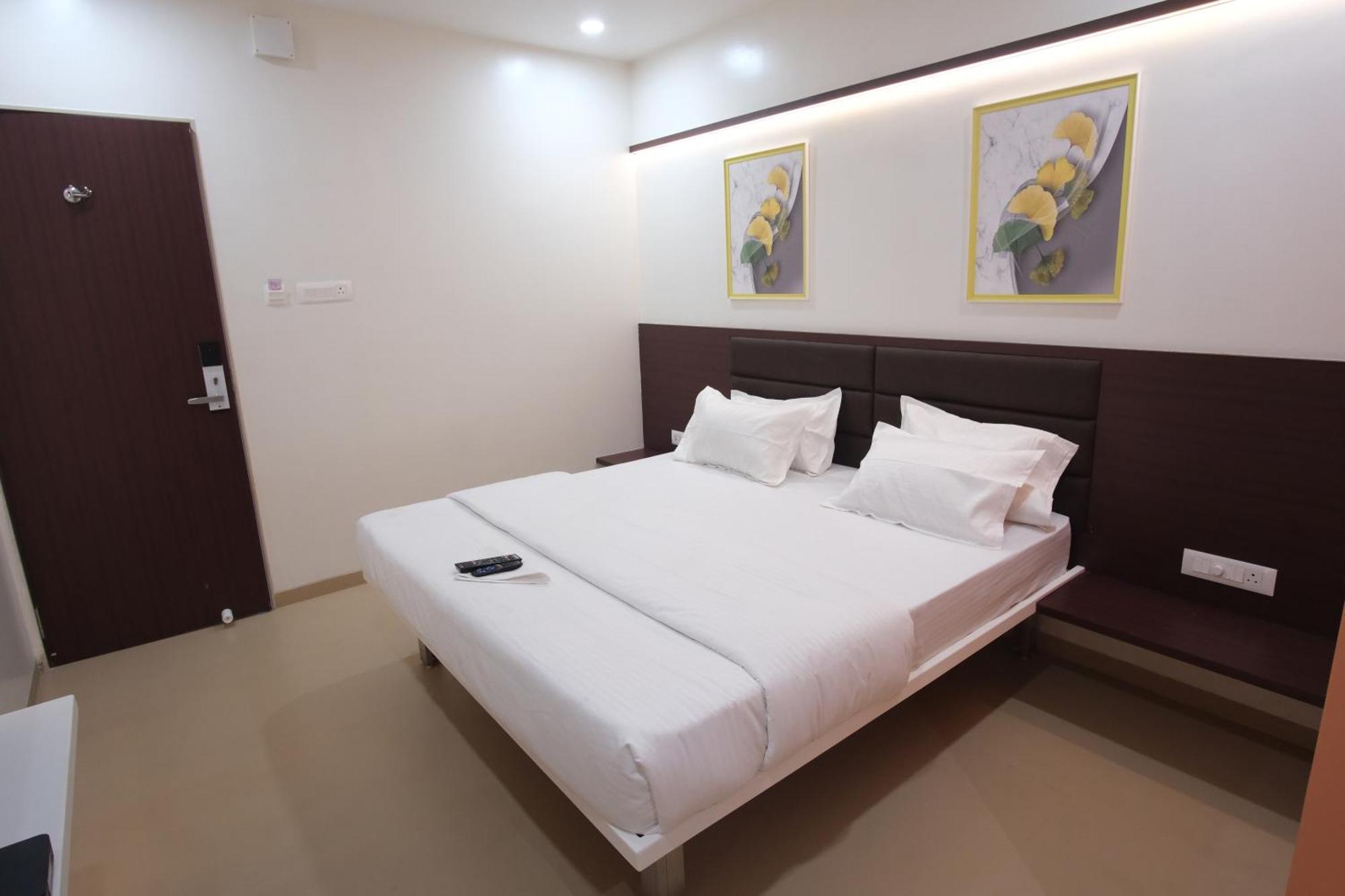 Hotel Haldi ナーシク エクステリア 写真
