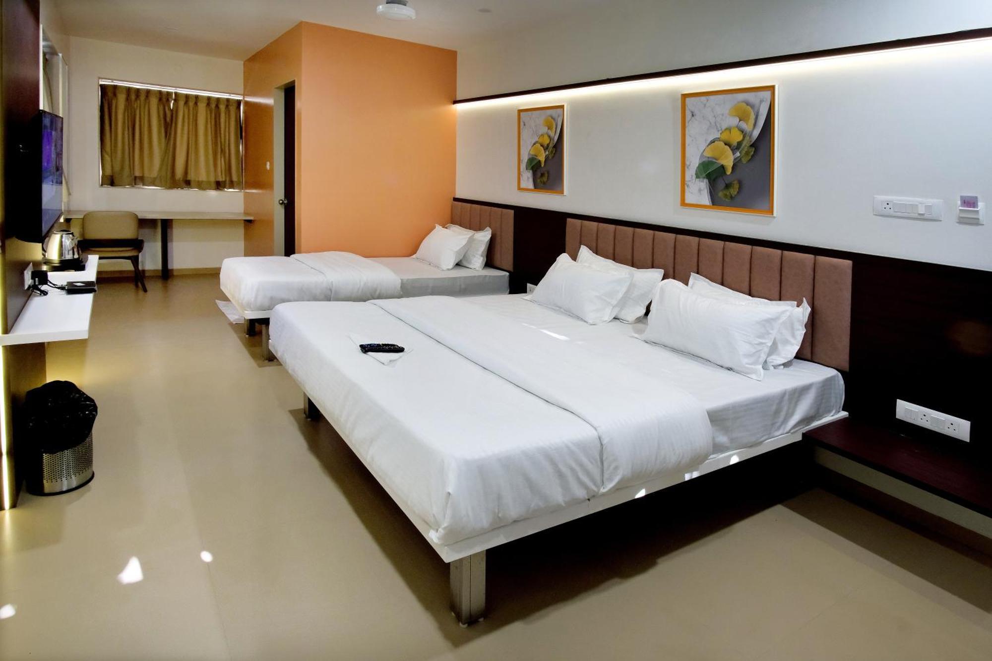 Hotel Haldi ナーシク エクステリア 写真