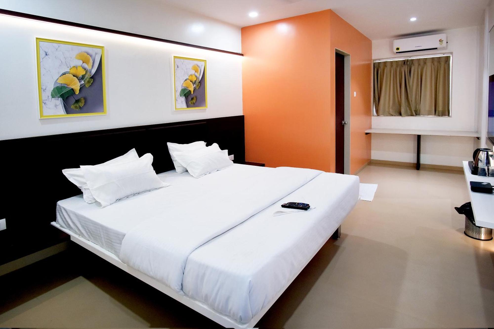 Hotel Haldi ナーシク エクステリア 写真