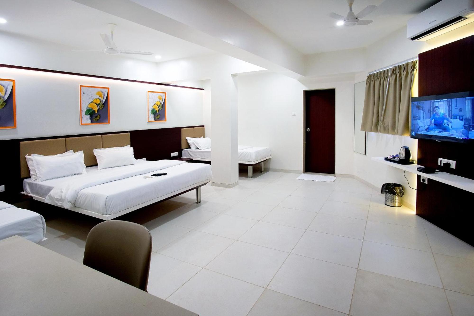 Hotel Haldi ナーシク エクステリア 写真